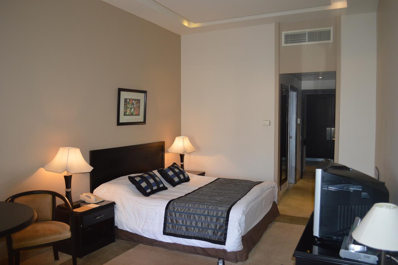 Century Park Hotel Амман Номер фото