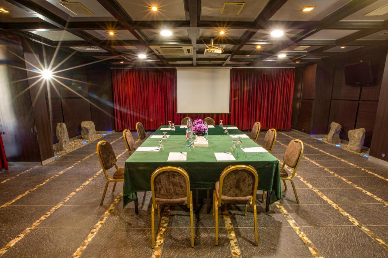 Century Park Hotel Амман Екстер'єр фото